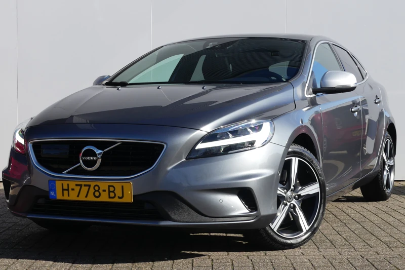 Volvo V40 1.5 T3 Polar+ Sport Automaat | PANORAMADAK | KEYLESS ENTRY/START | STOELVERWARMING | DODEHOEKDETECTIE |