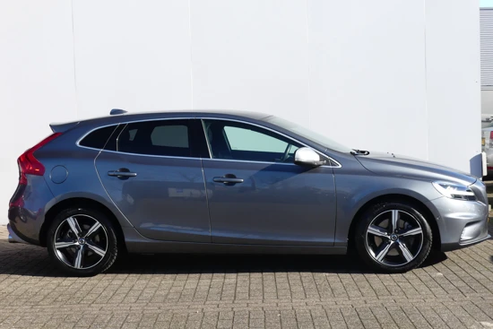 Volvo V40 1.5 T3 Polar+ Sport Automaat | PANORAMADAK | KEYLESS ENTRY/START | STOELVERWARMING | DODEHOEKDETECTIE |