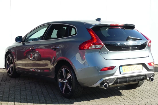 Volvo V40 1.5 T3 Polar+ Sport Automaat | PANORAMADAK | KEYLESS ENTRY/START | STOELVERWARMING | DODEHOEKDETECTIE |