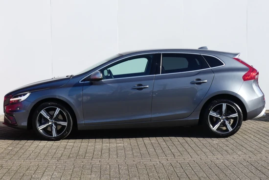 Volvo V40 1.5 T3 Polar+ Sport Automaat | PANORAMADAK | KEYLESS ENTRY/START | STOELVERWARMING | DODEHOEKDETECTIE |