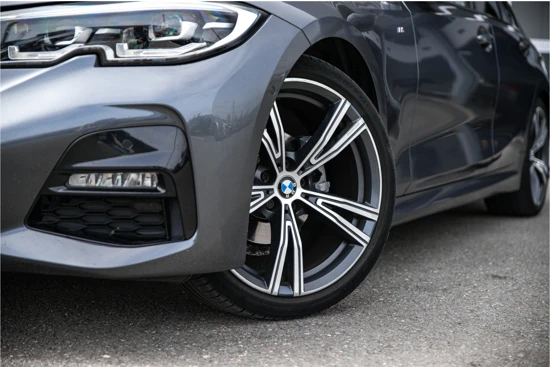 BMW 3 Serie 318i 156pk | M-Sport | Head-up | Camera | Leder |