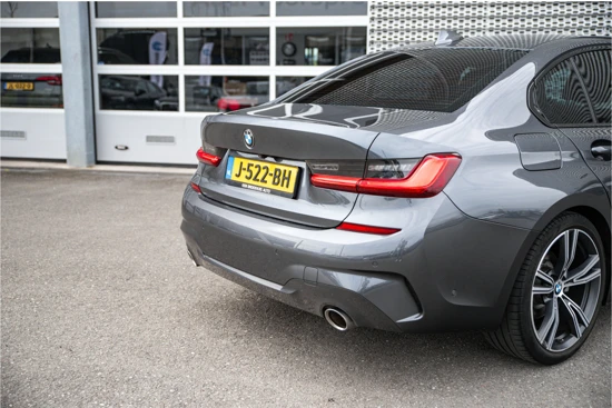 BMW 3 Serie 318i 156pk | M-Sport | Head-up | Camera | Leder |