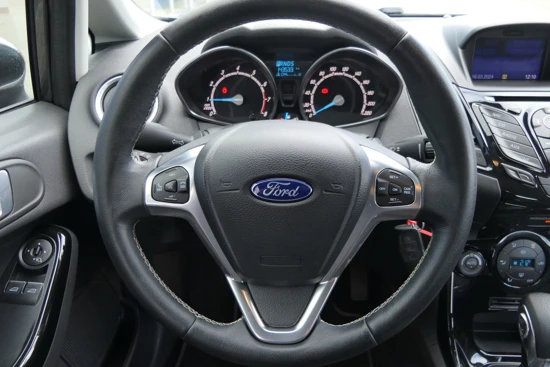 Ford Fiesta 1.0 EcoBoost Automaat Titanium | Cruise Control | Navigatie | Climate Control | Parkeersensoren