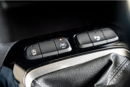 Opel Corsa 1.2 Edition | Parkeersensoren | Donker Glas | Apple Carplay & Android Auto | 1e Eigenaar |