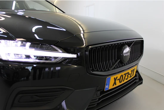 Volvo V60 B3 163PK Essential | Black Pack | Blis | Pilot Assist | 19'' | Getint Glas | Stoelverw