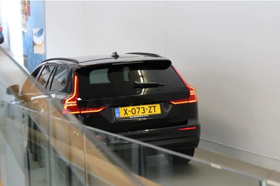 Volvo V60 B3 163PK Essential | Black Pack | Blis | Pilot Assist | 19'' | Getint Glas | Stoelverw