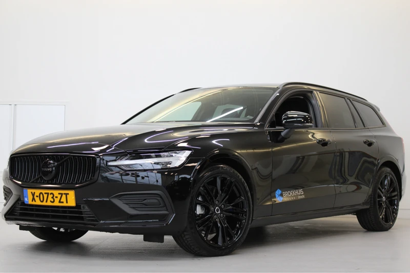 Volvo V60 B3 163PK Essential | Black Pack | Blis | Pilot Assist | 19'' | Getint Glas | Stoelverw