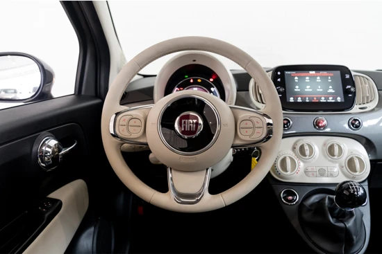 Fiat 500 1.0 Hybrid Dolcevita | Schuif-Kanteldak | Navigatie | Parkeersensoren | 16 inch Lichtmetaal |