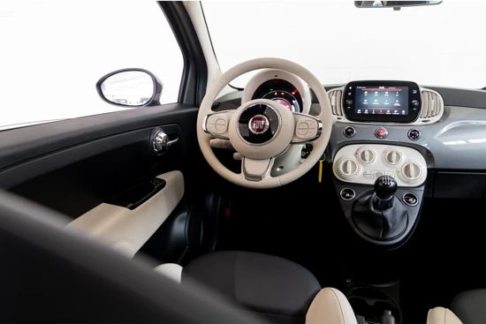 Fiat 500 1.0 Hybrid Dolcevita | Schuif-Kanteldak | Navigatie | Parkeersensoren | 16 inch Lichtmetaal |