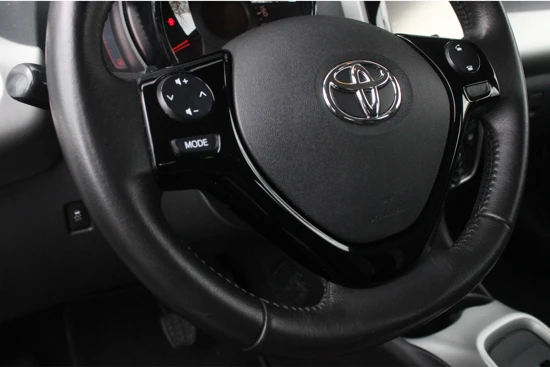 Toyota Aygo 1.0 VVT-i x-play 5-deurs AUTOMAAT | Camera | Bluetooth | Airco