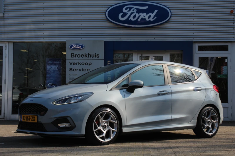 Ford Fiesta 1.5EB ST-3 | DEALER OH! | SILVER FOX! | MAXTON | NAVI APPLE CARPLAY & ANDROID AUTO | CRUISE | PARKEERSENSOREN | PRACHTIGE STAAT!