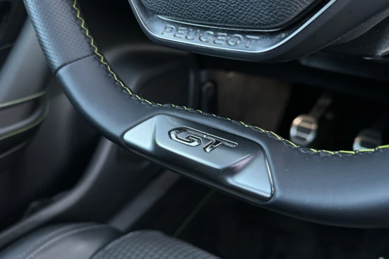Peugeot 2008 1.2 PureTech GT | Camera | Sensoren V/A | Cruise Control | Navi | Carplay
