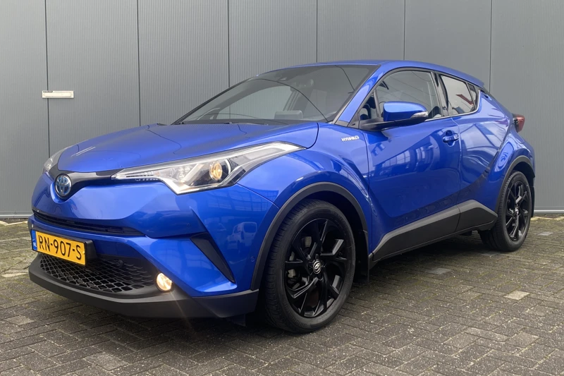 Toyota C-HR 1.8 Hybrid 123pk Black Edition Automaat | Leder | Climate | Camera | Keyless | Navigatie | Trekhaak | NL Auto | 18" Lichtmetaal