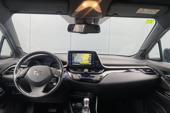 Toyota C-HR 1.8 Hybrid 123pk Black Edition Automaat | Leder | Climate | Camera | Keyless | Navigatie | Trekhaak | NL Auto | 18" Lichtmetaal