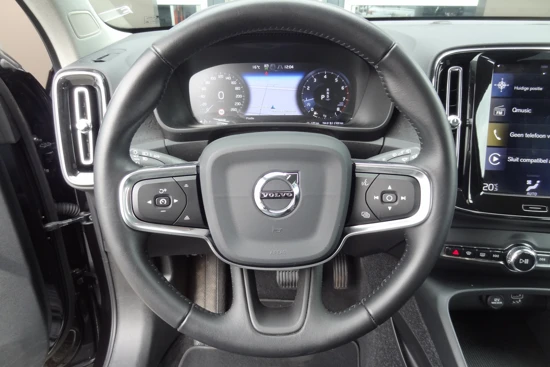 Volvo XC40 1.5 T3 Momentum Pro | TREKHAAK | VOORRUITVERWARMING | CRUISE CONTROL ADAPTIEF | ACHTERUITRIJCAMERA | PARKEERSENSOREN V + A