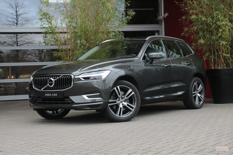 Volvo XC60 T8 Twin Engine AWD Inscription | Trekhaak | Camera | Schuifdak | Harman/Kardon | Adaptive Cruise | BLIS | 20" Velgen