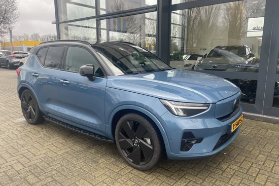 Volvo XC40 Extended Range Ultimate 82 kWh | Sportveren | Bumpers carosseriekleur | Schuifdak |