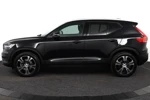 Volvo XC40 T2 Momentum Business | Parkassist camera | Park assist voor & achter | Semi elektrische trekhaak | DAB+ | Apple Carplay |