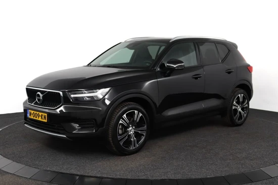 Volvo XC40 T2 Momentum Business | Parkassist camera | Park assist voor & achter | Semi elektrische trekhaak | DAB+ | Apple Carplay |