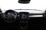 Volvo XC40 T2 Momentum Business | Parkassist camera | Park assist voor & achter | Semi elektrische trekhaak | DAB+ | Apple Carplay |