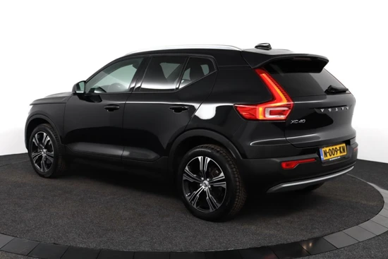 Volvo XC40 T2 Momentum Business | Parkassist camera | Park assist voor & achter | Semi elektrische trekhaak | DAB+ | Apple Carplay |