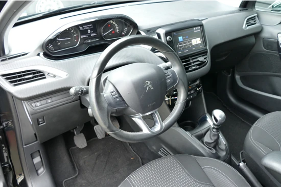 Peugeot 208 1.2 PURETECH 110PK 5-DRS ALLURE / NAVI / CLIMA / LED / PDC / 16" LMV / CAMERA / BLUETOOTH / CRUISECONTROL / 2E EIGENAAR / NIEUWS