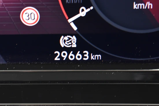 Volkswagen Golf 1.4 eHybrid GTE 245pk | Adaptief cruise control | Navigatie | App connect | Parkeersensoren v+a | DAB radio | Led koplampen | 17