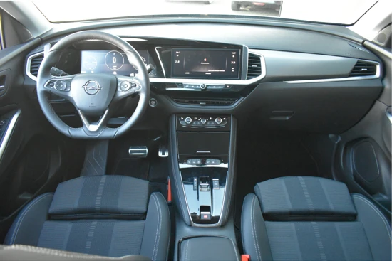 Opel Grandland 1.6 Turbo Hybrid Level 3 225pk | DEMO-DEAL! | LED-Pixel | Alcantara | Comfortstoelen | Stoelverwarming | Camera | Adaptive Cruis