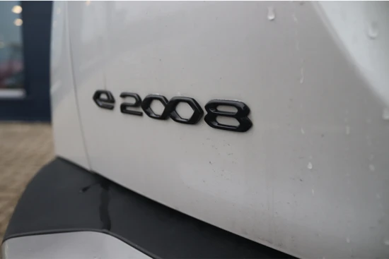 Peugeot e-2008 SUV EV 50kWh Blue Lease Allure 100% Elektrisch Navigatie, Climate control, Parkeerhulp achter, Blackpack