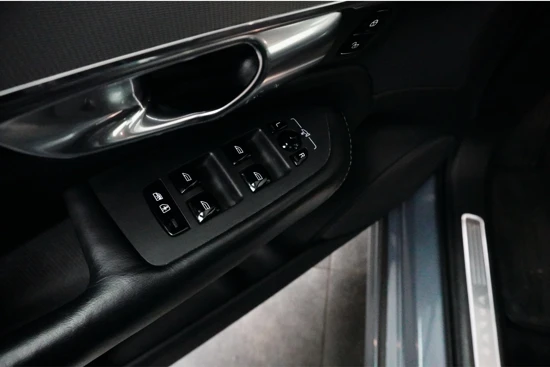 Volvo XC90 T8 AWD Inscription | Voorstoelen massage/ventilatie | Panoramadak | Harman Kardon | 360o camera | Getint glas | Headup |