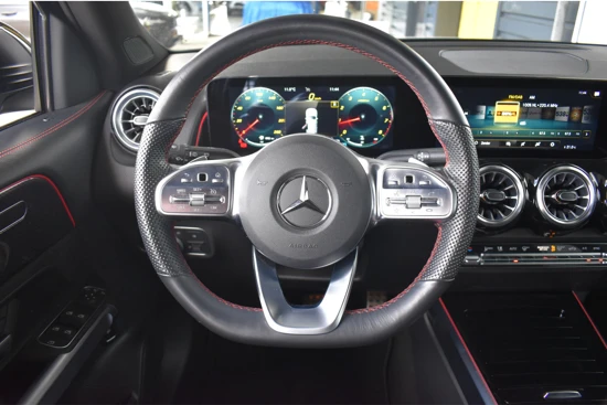 Mercedes-Benz GLB 200 AMG 164 pk 7-PERS/AMG LINE/CAMERA/LED/TREKHAAK WEGKLAPBAAR/NAVI/SPORTSTOELEN/STOELVERWARMING