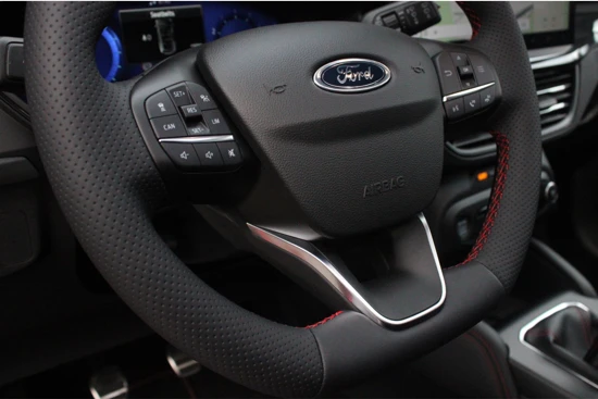 Ford Focus 1.0 EcoBoost Hybrid ST Line X | Panoramadak | Winter Pakket | Adaptive Cruise |