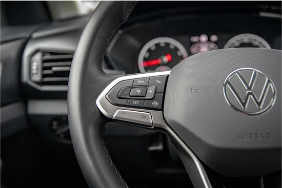 Volkswagen T-Cross 1.0 TSI Life | Navigatie | Carplay | Parkeersensoren | Cruise control adapt.