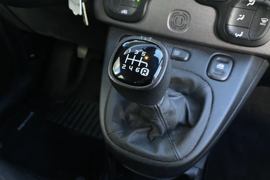 Fiat Panda Sport 1.0 Hybrid 70PK | LMV | Climate Control | Carplay | Sensoren | Trekhaak |