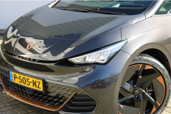 CUPRA Born Copper Edition One 62 kWh | Panorama Dak | Navigatie | Stoel & Stuurverwarming | 20"Lmv | LED