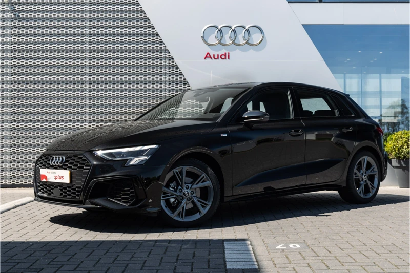 Audi A3 Sportback 30 TFSI S edition | S-tronic | 18 Inch | Navigatie | Optiek zwart | Audi Sound system