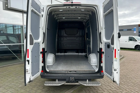 Volkswagen Crafter 140 PK - 3,5 T - L3 - H3 - HIGHLINE - JONG GEBRUIKT