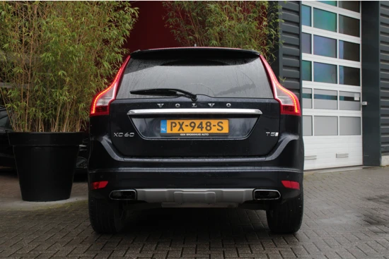 Volvo XC60 T5 245pk Automaat Polar | Trekhaak | Leder | Elektrische achterklep | Stoelverwarming | City Safety | Xenon