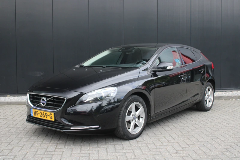 Volvo V40 T2 Momentum | Camera | Xenon | Keyless | Getint glas | Stoelverwarming