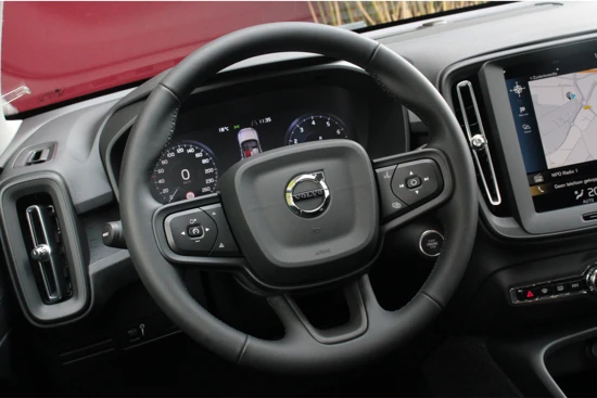 Volvo XC40 T2 Automaat Momentum Core | Park Assist | Navigatie | Bluetooth | fiscaal 41974,00!