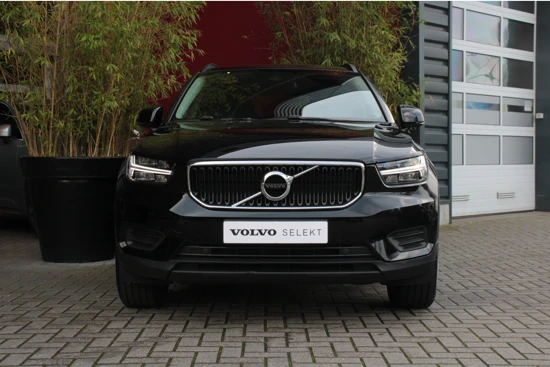 Volvo XC40 T2 Automaat Momentum Core | Park Assist | Navigatie | Bluetooth | fiscaal 41974,00!