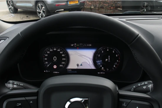 Volvo XC40 T2 Automaat Momentum Core | Park Assist | Navigatie | Bluetooth | fiscaal 41974,00!