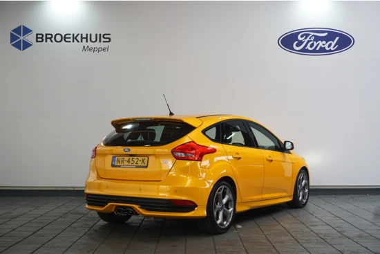 Ford Focus 2.0 ST | Tangerine Scream | Orig. NL | Xenon | Spoiler | BLIS | Stoelverwarming |