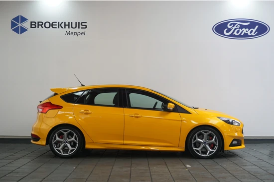 Ford Focus 2.0 ST | Tangerine Scream | Orig. NL | Xenon | Spoiler | BLIS | Stoelverwarming |