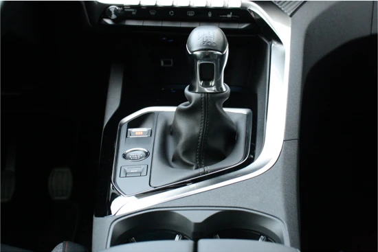 Peugeot 3008 1.2 PureTech Active Pack 130pk | Stoelverwarming | Navigatie by App | Climate Control | Full-LED | Parkeersensoren | Bluetooth |