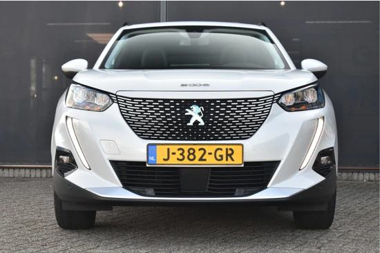 Peugeot e-2008 EV Allure €2000 SUBSIDIE | 3D-Navigatie | Stoelverwarming | Achteruitrijcamera | Full-LED | Parkeersensoren | Half-Leder | Cruis