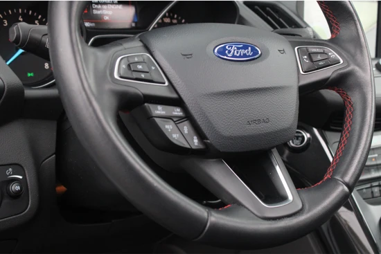 Ford Kuga 1.5 150pk ST Line | XENON | AFN. TREHAAK | SCHUIFDAK | ADAPTIVE CRUISE