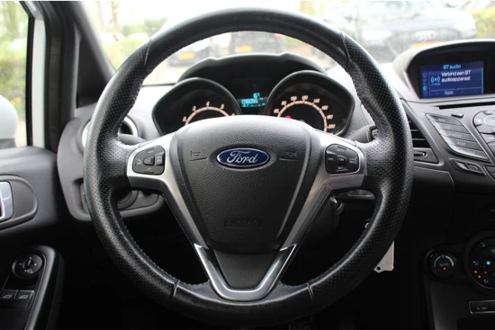 Ford Fiesta 1.0EB ST-LINE | NL-AUTO! | DEALER OH! | NAVI | CLIMA | CRUISE | 17" LM VELGEN | PRACHTIGE STAAT!!