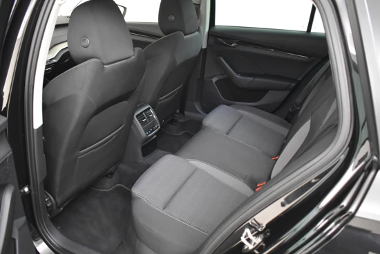 Škoda Octavia Combi 1.4 TSI iV PHEV Business Edition 204pk | Cruise control | Navi by app | Privacy glass | Led koplampen | App connect | DAB