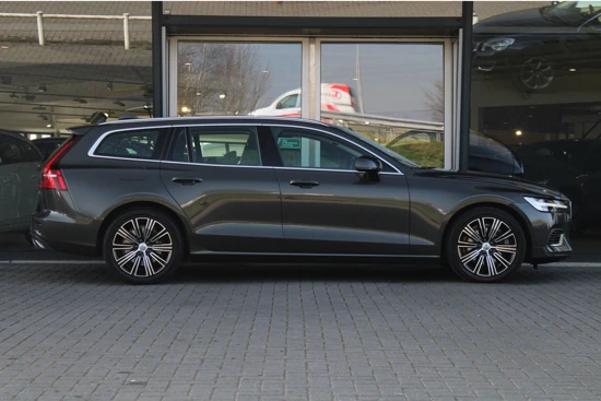 Volvo V60 T8 Inscription | Adaptive Cruise | Panoramadak | Standkachel | 360° Camera | Trekhaak | BLIS | HUD |